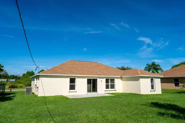 Port Saint Lucie, FL 34983,451 SW Doreen ST