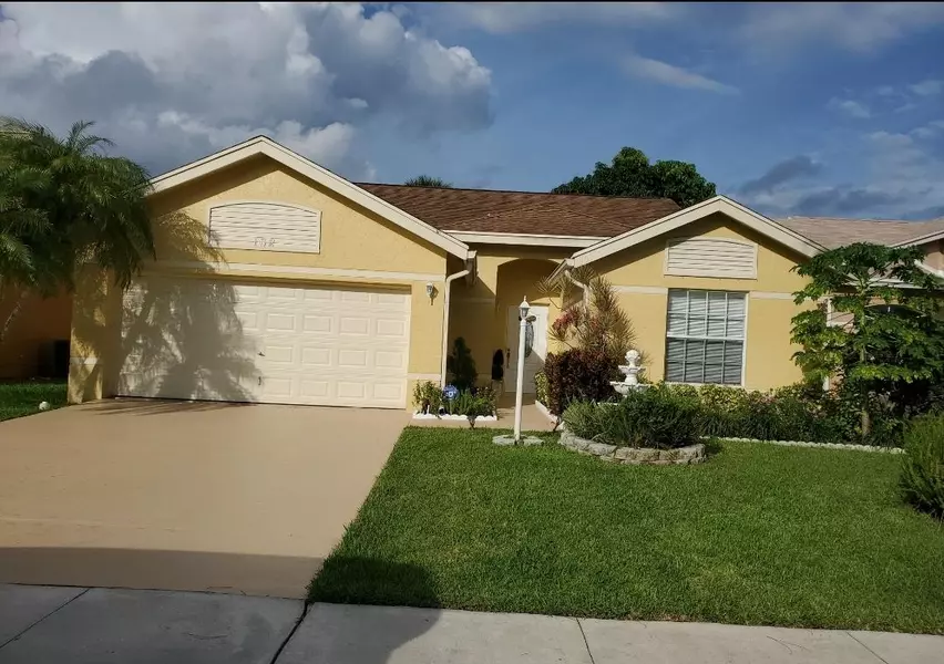 102 Heatherwood DR, Royal Palm Beach, FL 33411