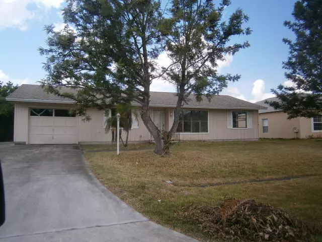 226 SW Grove AVE, Port Saint Lucie, FL 34983