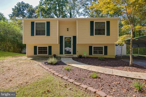 15 HICKORY RIDGE DR, Fredericksburg, VA 22405