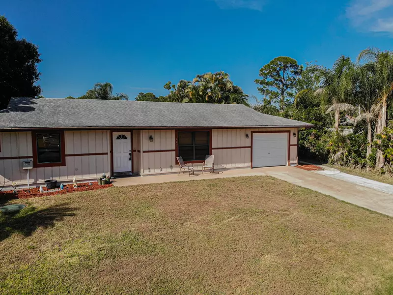 667 SE Starfish AVE, Port Saint Lucie, FL 34983