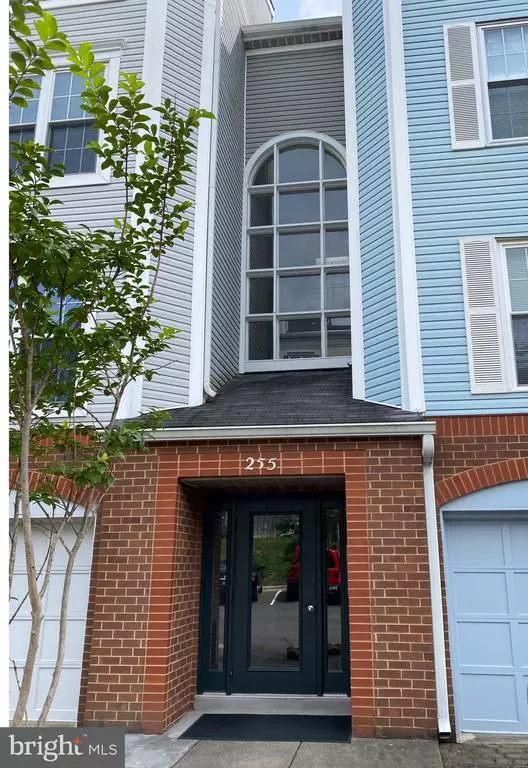 255 S PICKETT ST #102, Alexandria, VA 22304