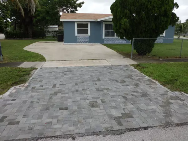 West Palm Beach, FL 33415,4995 Springfield DR