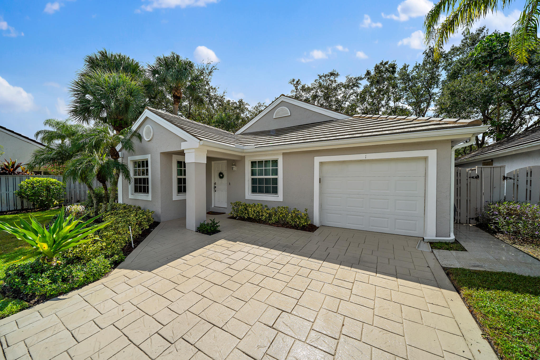 Palm Beach Gardens, FL 33418,1 Admirals CT