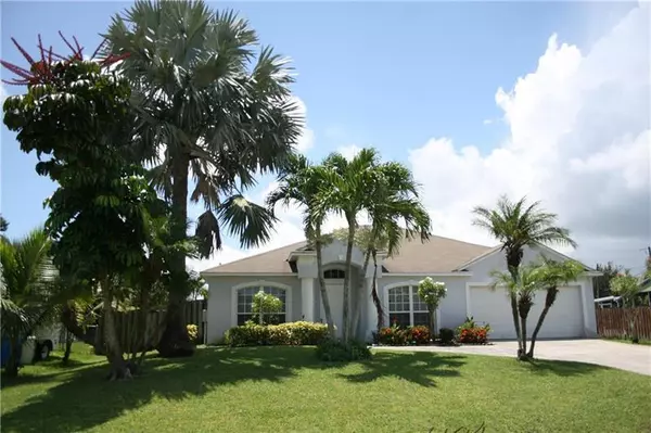 534 SE Thanksgiving AVE, Port Saint Lucie, FL 34984
