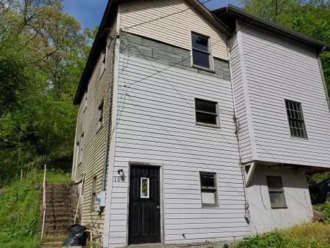 105 Swartz Rd, Leechburg, PA 15656