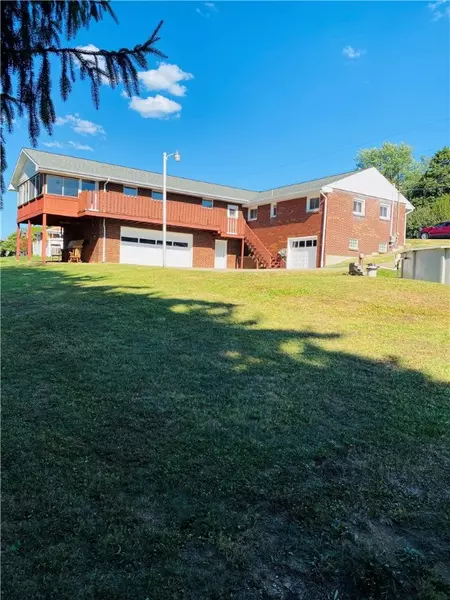 521 Beechwood Dr, Latrobe, PA 15650