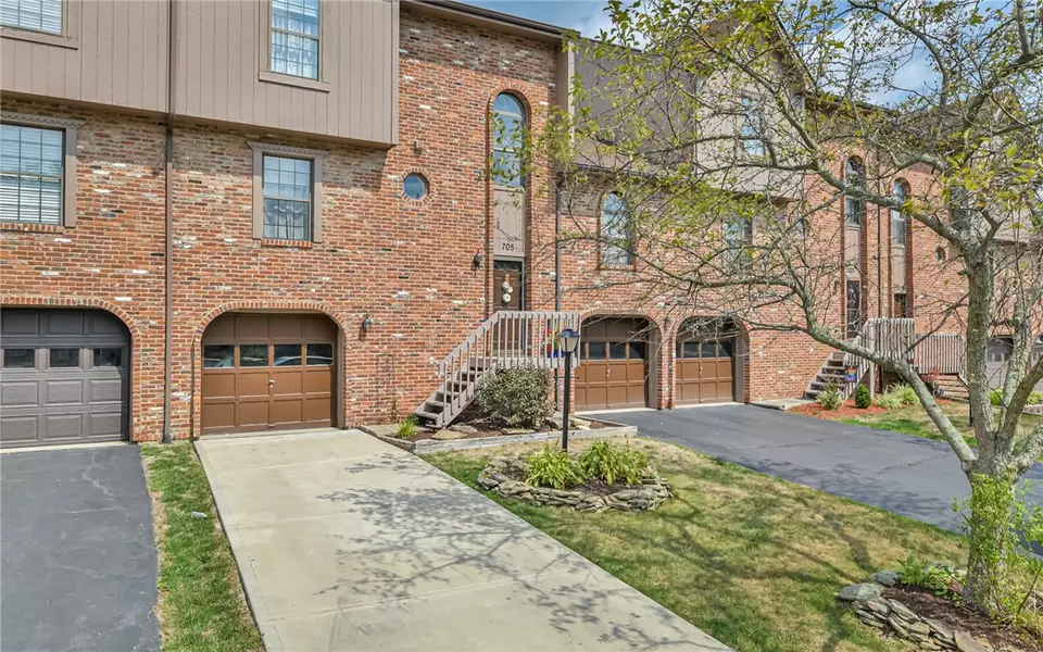 705 Sunset Circle, Cranberry Township, PA 16066