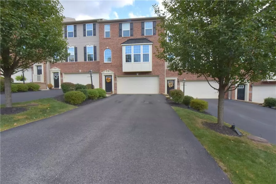 405 Maple Ridge Dr, Canonsburg, PA 15317