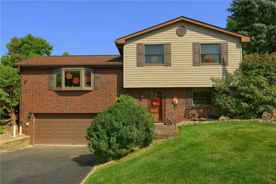 106 Wyndmere Dr, Cranberry Township, PA 16066