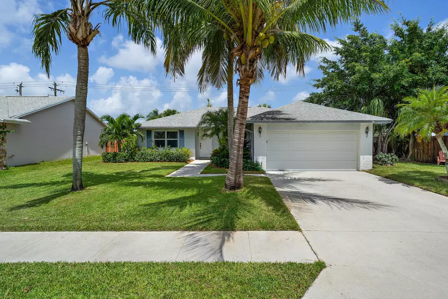 155 Arrowhead CIR, Jupiter, FL 33458