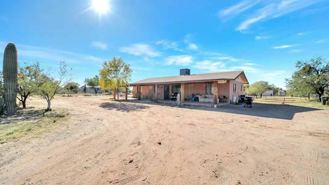 9801 N McGinnis Road, Marana, AZ 85653