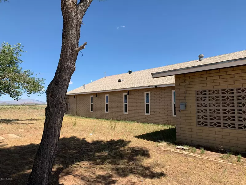 13385 S Dos Cabezas Road, Pearce, AZ 85625