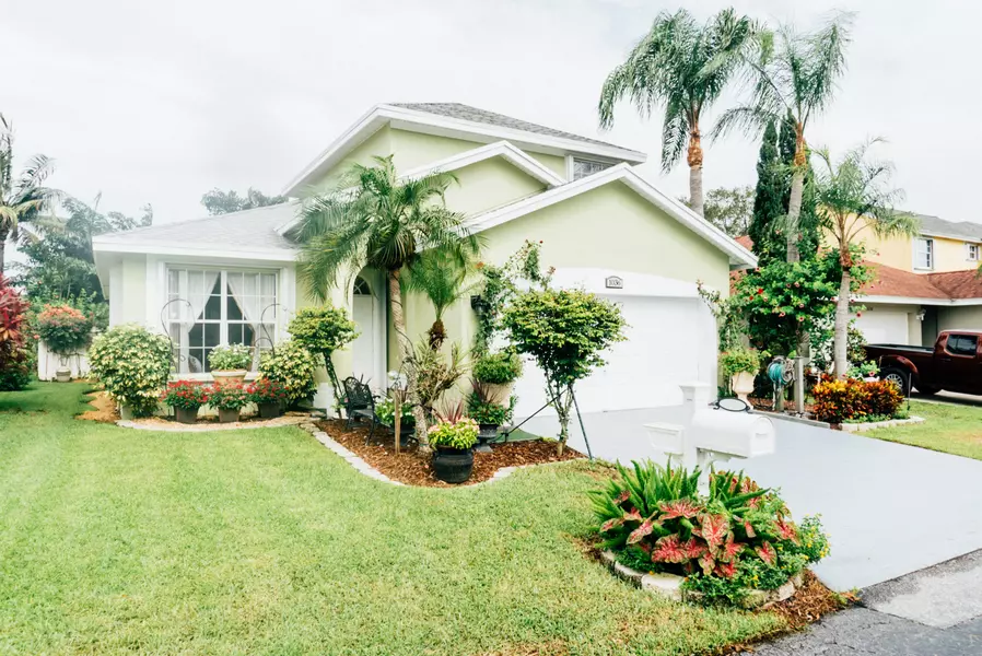 1036 W Fairfax CIR, Boynton Beach, FL 33436