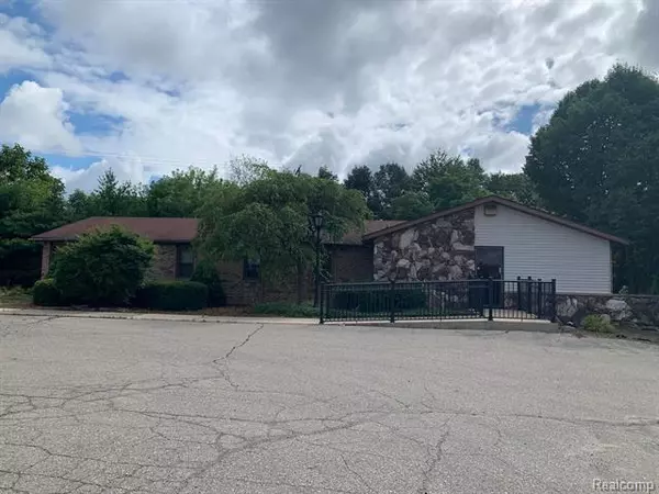 711 BYRON RD, Howell, MI 48843