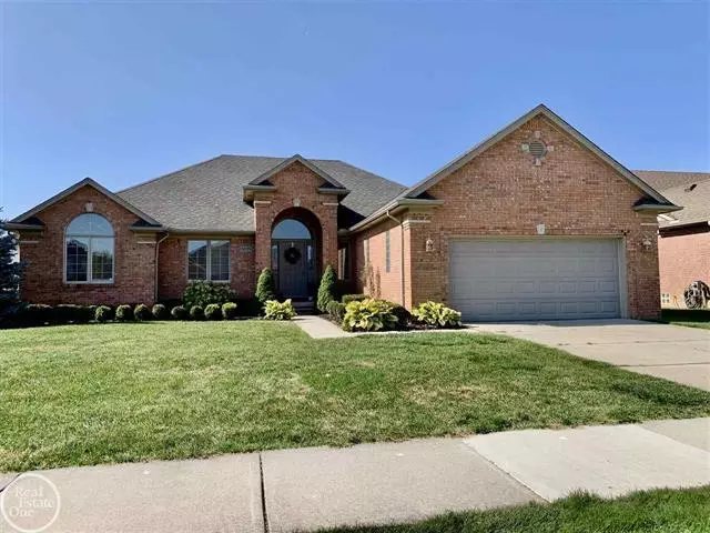 50179 ASHPERTON DR., Macomb, MI 48044