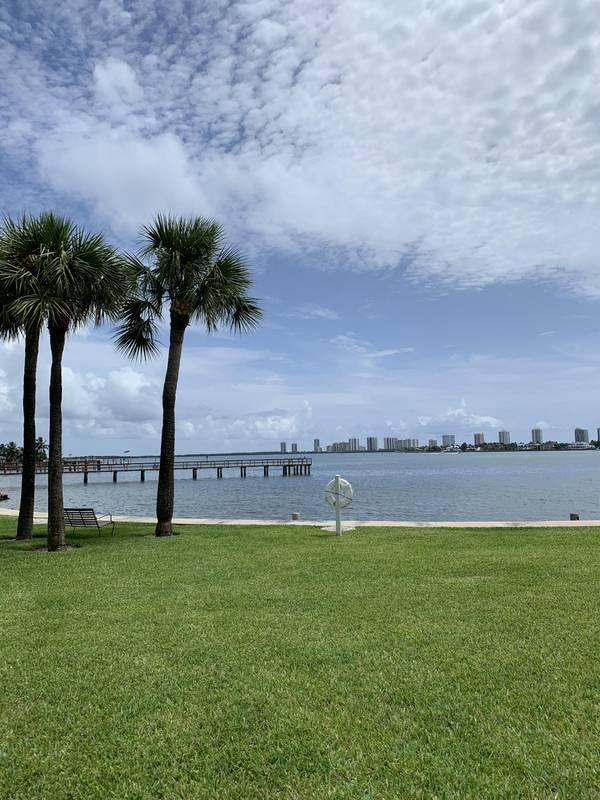 410 Wilma CIR 204,  Riviera Beach,  FL 33404
