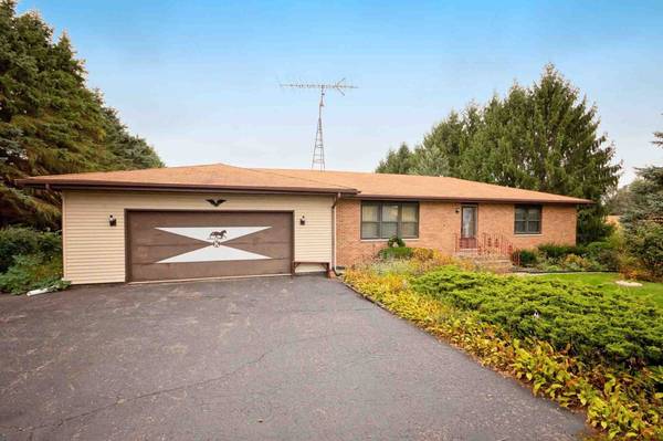 8902 368th Ave, Randall, WI 53181