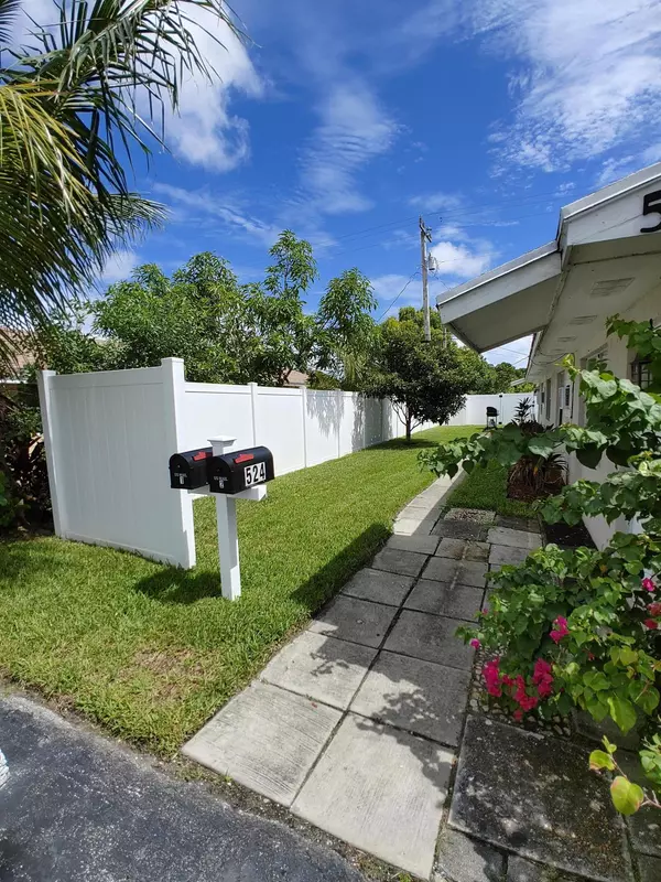 Palm Beach Gardens, FL 33410,524 Holly DR 1