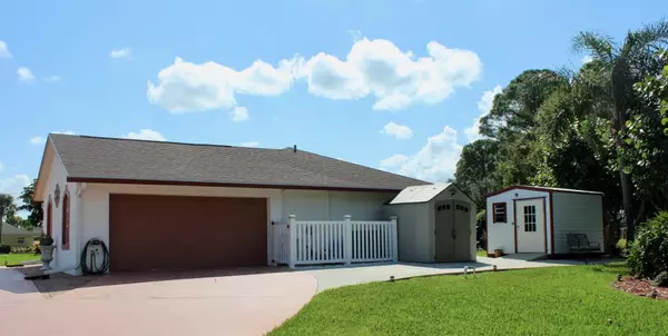 Port Saint Lucie, FL 34983,372 SE Faith TER