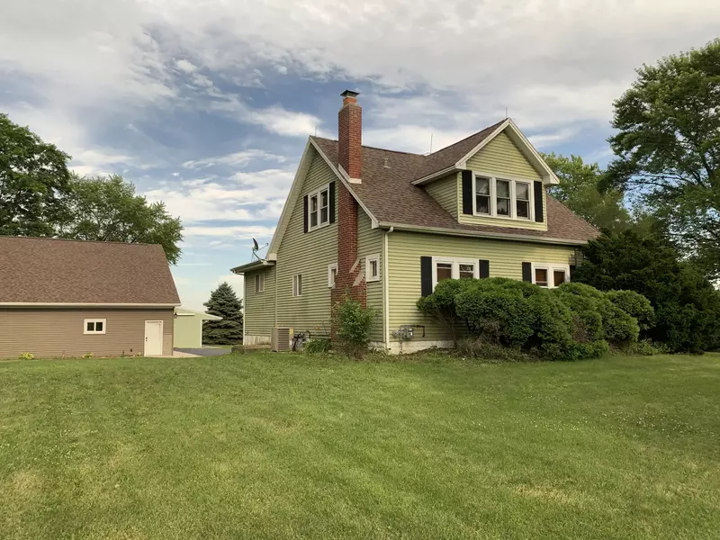 10011 136th Ave, Bristol, WI 53142