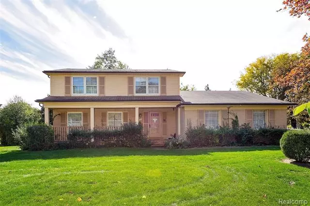 302 DOUGLAS DR, Bloomfield Hills, MI 48304