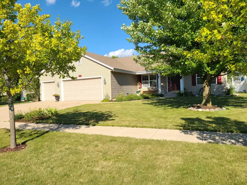 817 N Patricia St, Elkhorn, WI 53121