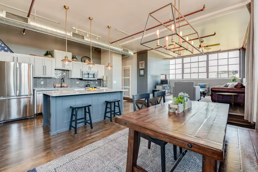 215 W Maple St Unit 302, Milwaukee, WI 53204