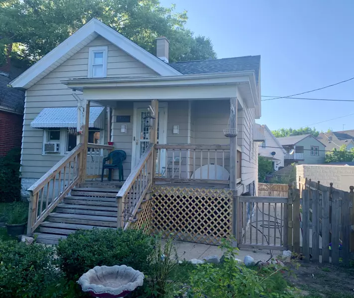 926 W Windlake Ave, Milwaukee, WI 53204