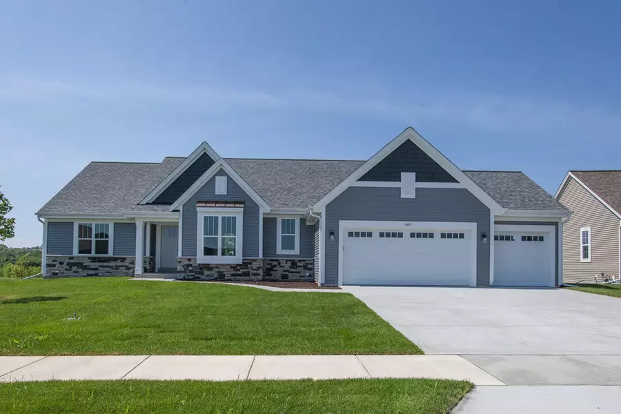 1337 Bluestem Trl, Oconomowoc, WI 53066