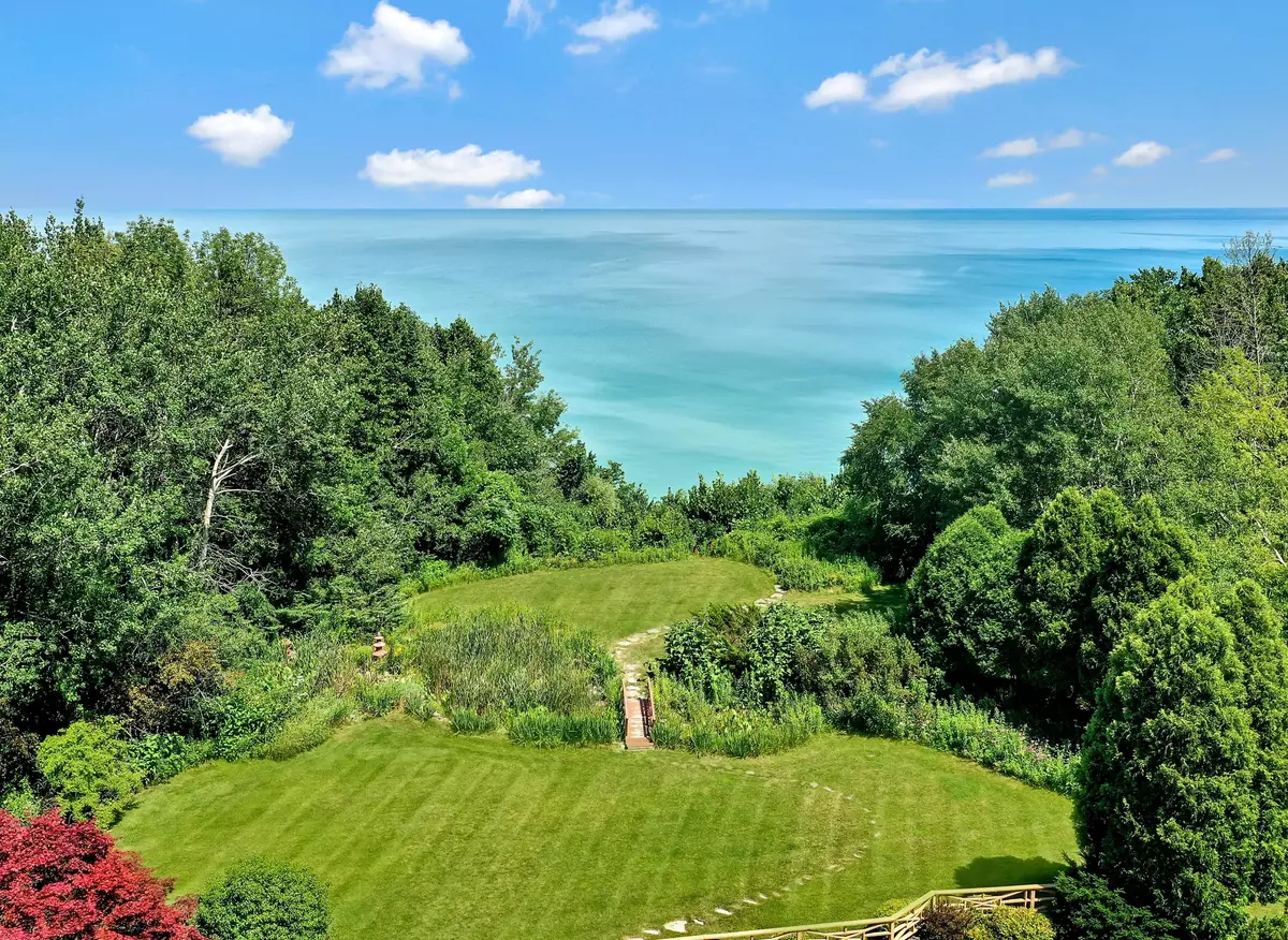 Mequon, WI 53092,326 W Seacroft Ct