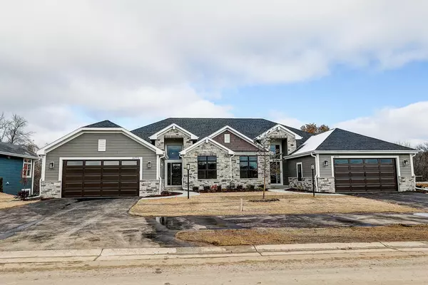 Lannon, WI 53046,20071 Overstone Dr Unit 30-1