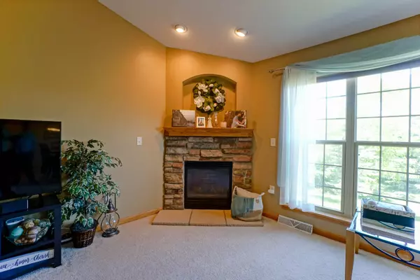 Oconomowoc, WI 53066,927 Hickory Creek Dr