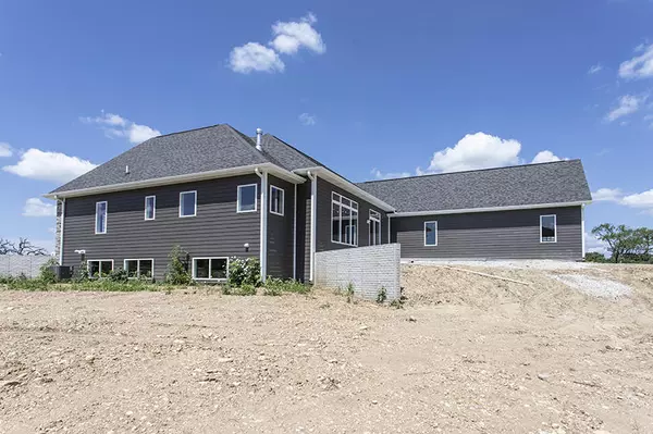 Twin Lakes, WI 53181,1553 Majestic Way E