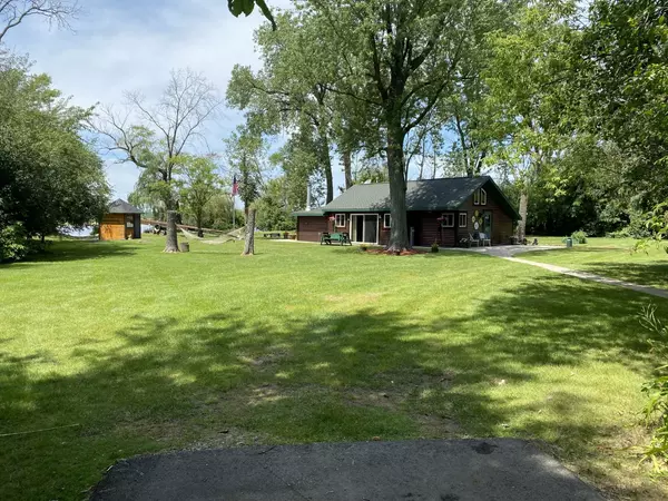 29430 Riverview Ln, Waterford, WI 53185