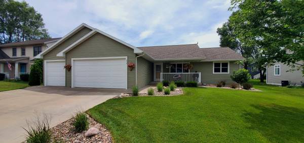 738 Shelly Ln, Onalaska, WI 54650