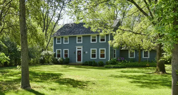 111 W Zedler Ln, Mequon, WI 53092
