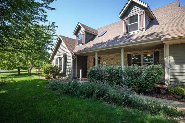 S86W26640 Rustic View Ln,  Vernon,  WI 53149