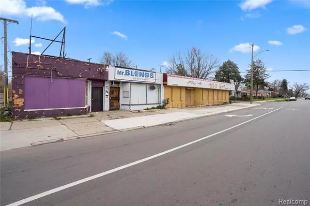 15400 CHICAGO, Detroit, MI 48228