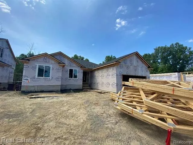 Fenton, MI 48430,714 COBBLESTONE DR