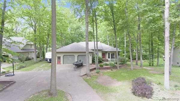 2309 DELWOOD DR, Clio, MI 48420