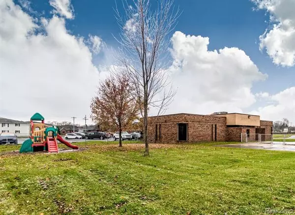 Trenton, MI 48183,1671 KINGSWAY CRT