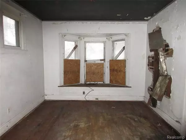 Detroit, MI 48213,5998 SEMINOLE ST