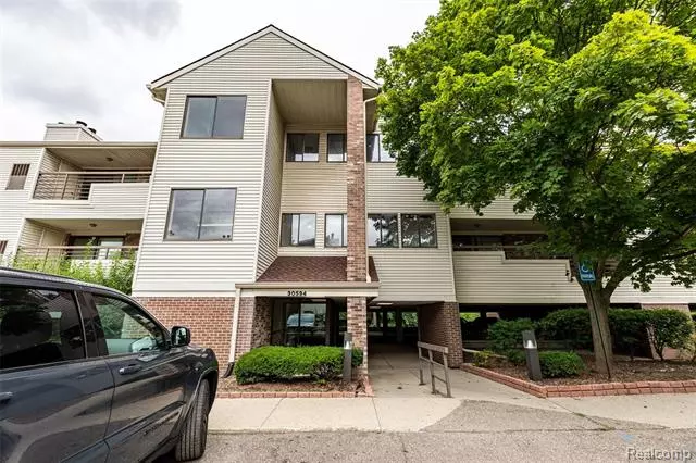 30594 ORCHARD LAKE RD UNIT 36, Farmington Hills, MI 48334