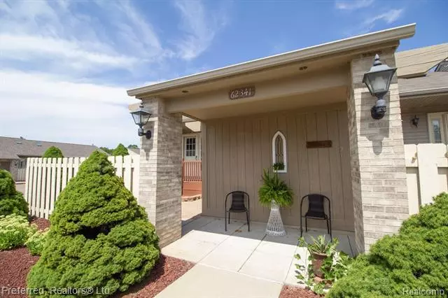 62341 Arlington Circle  1, South Lyon, MI 48178