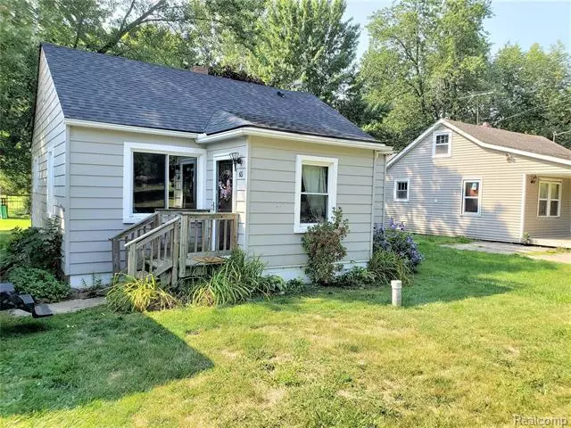 65 W ELMWOOD, Leonard, MI 48367