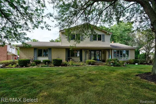 495 MORNINGSIDE DR, Grand Blanc, MI 48439