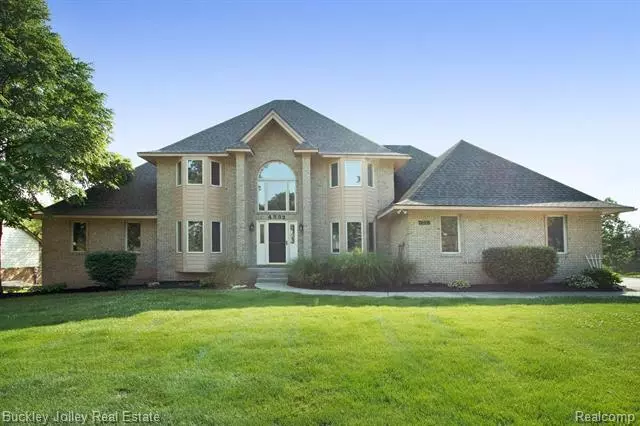 Brighton, MI 48116,4332 OAK POINTE DR