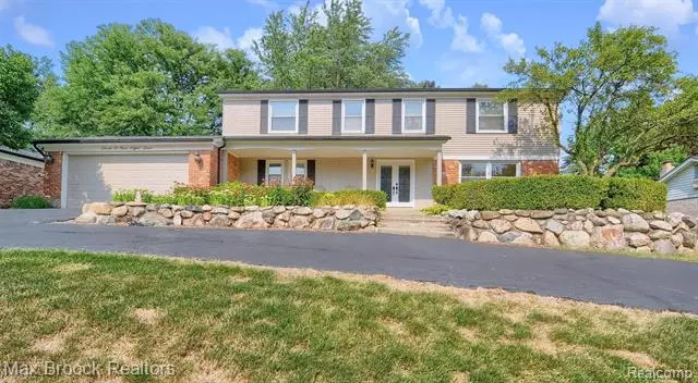 Farmington Hills, MI 48331,30985 OAK VALLEY CRT