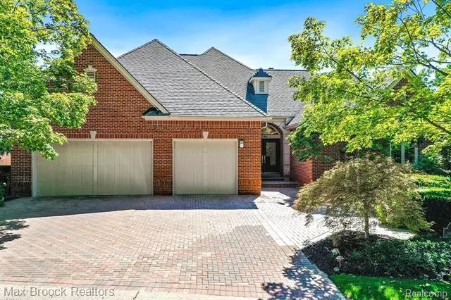 Bloomfield Hills, MI 48302,548 PINEWAY CIR